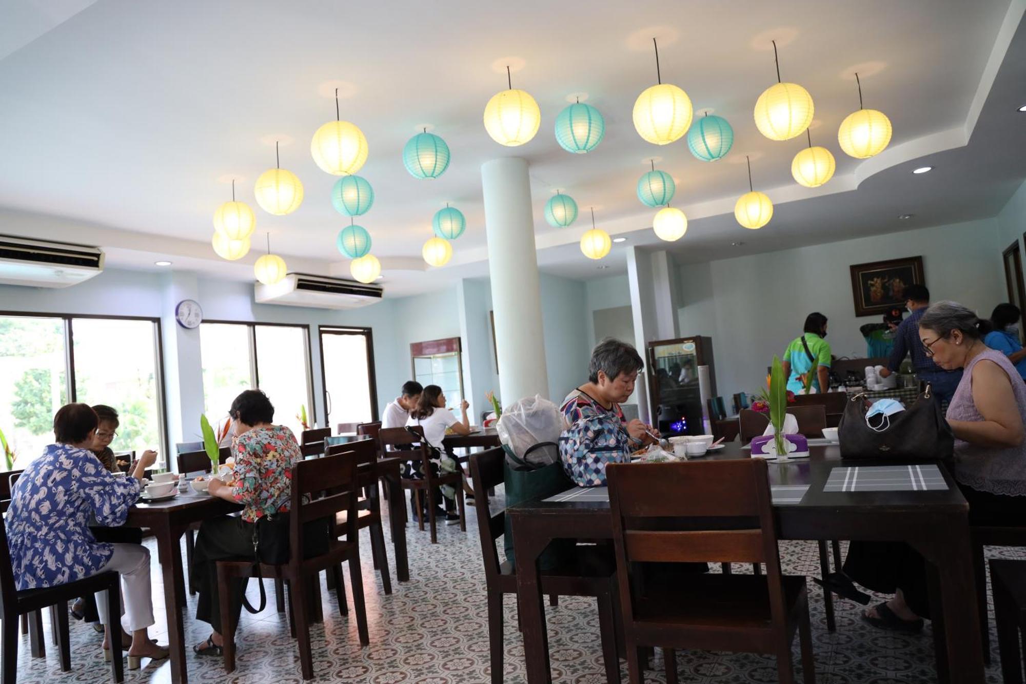 Menam Resort 나콘빠톰 외부 사진