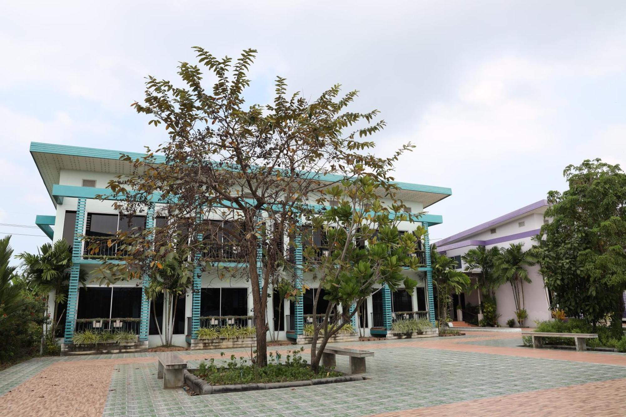 Menam Resort 나콘빠톰 외부 사진