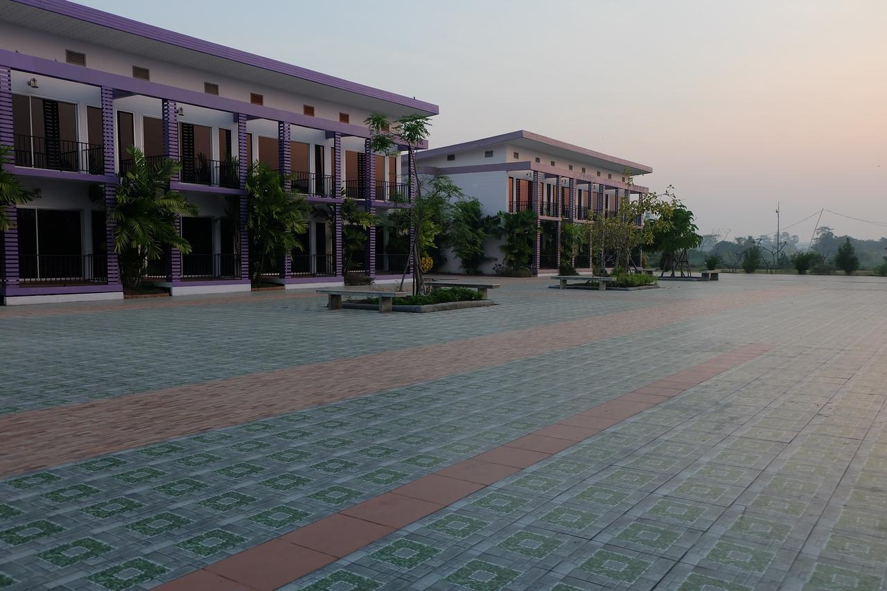 Menam Resort 나콘빠톰 외부 사진